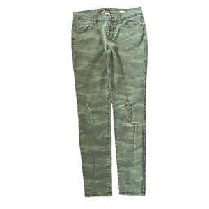 ARIZONA JEANS Green Camouflage Pants Size 5